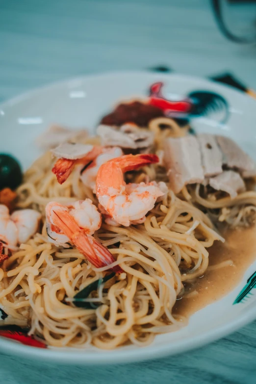 this bowl of noodles is full of shrimp, noodles and sauce