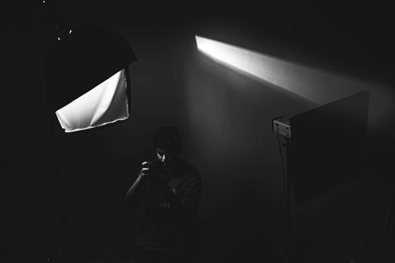 the lighting behind a po shoot of a man taking a picture