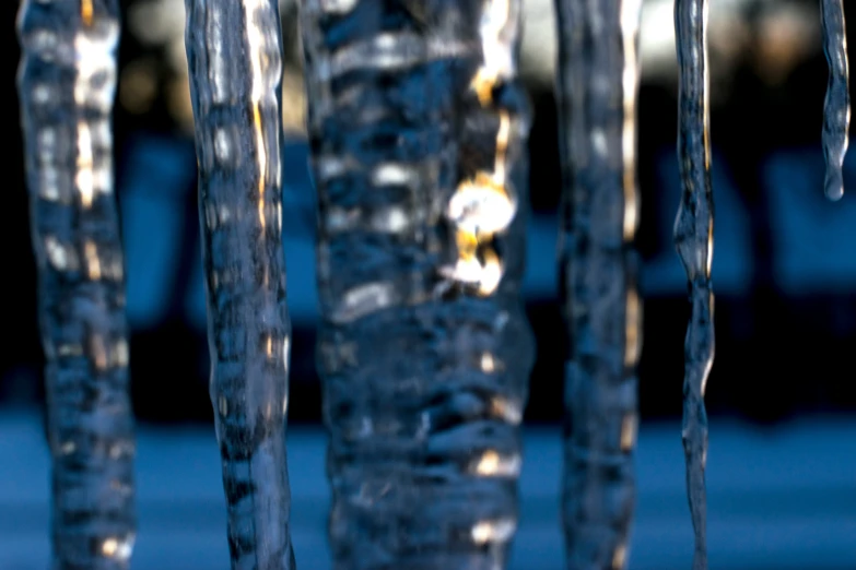 a bunch of ice and icicles hanging from a pole