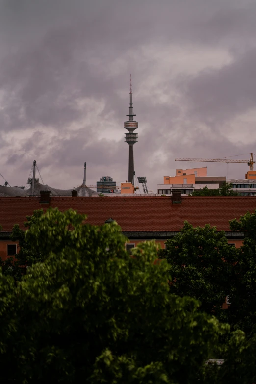 an antenna is shown on top of a rooftop