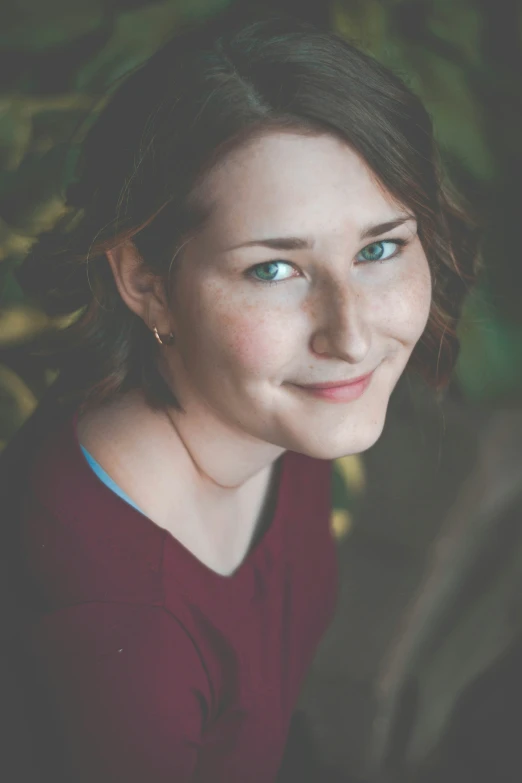 a women that is sitting down and smiling