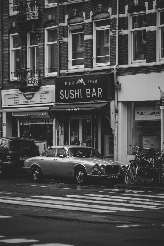 cars are parked in front of the restaurant