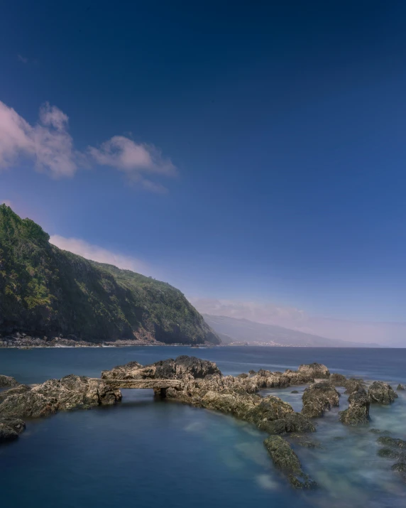 an area on the shore of a lake in the middle of a mountain range