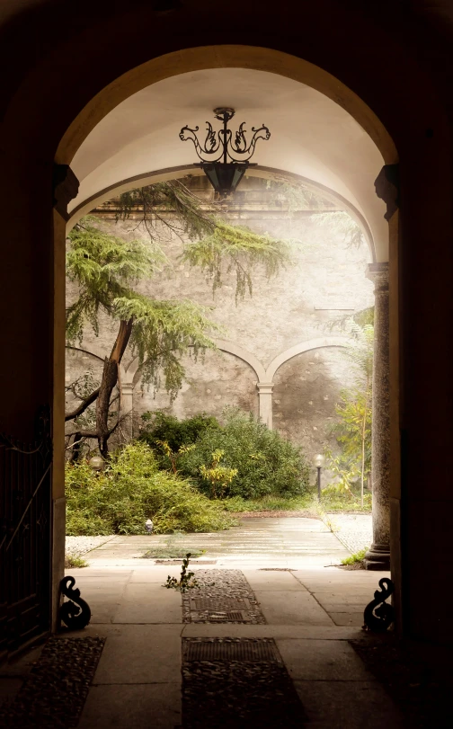 a picture that is taken through an archway