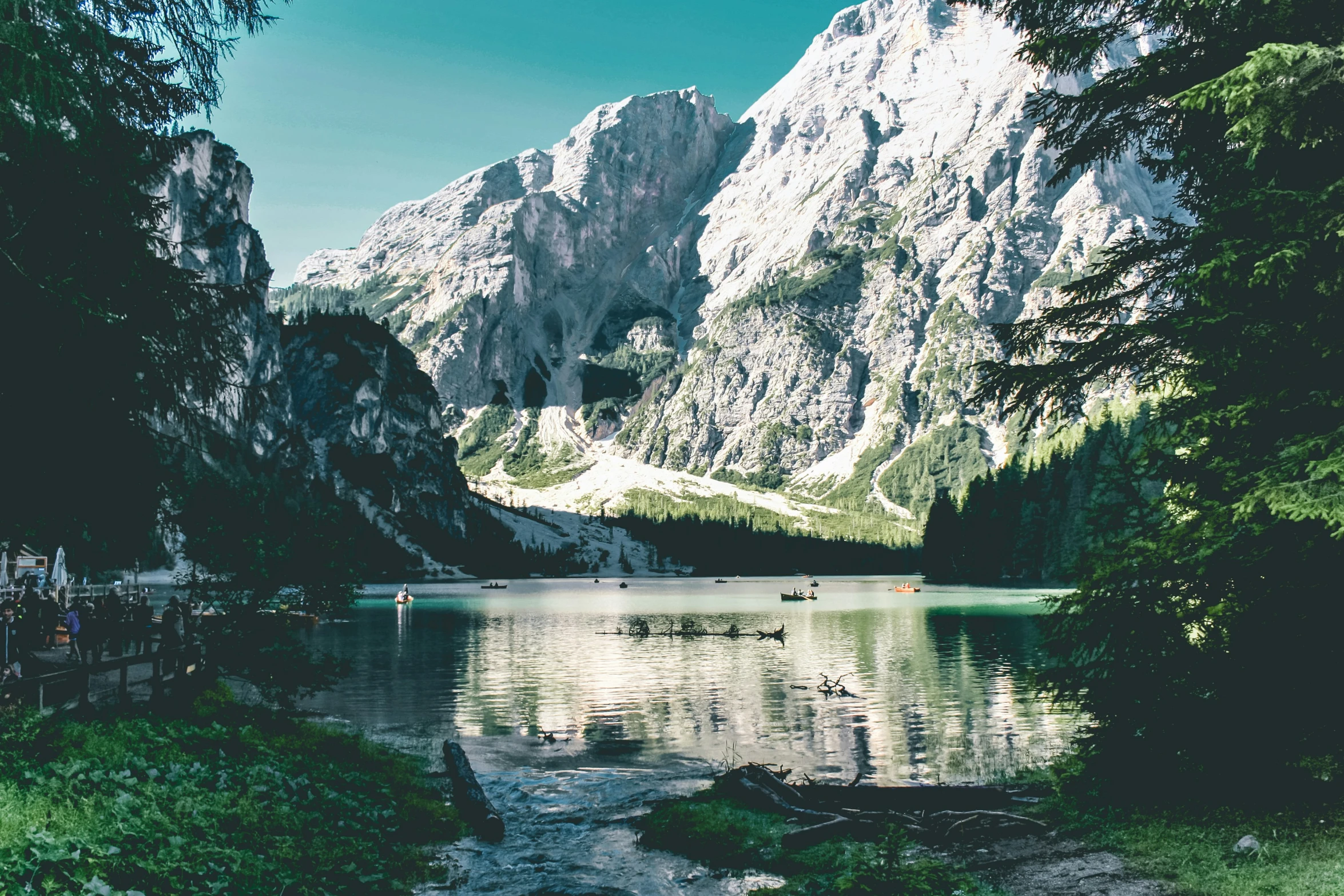 some mountains and water are reflected in the lake