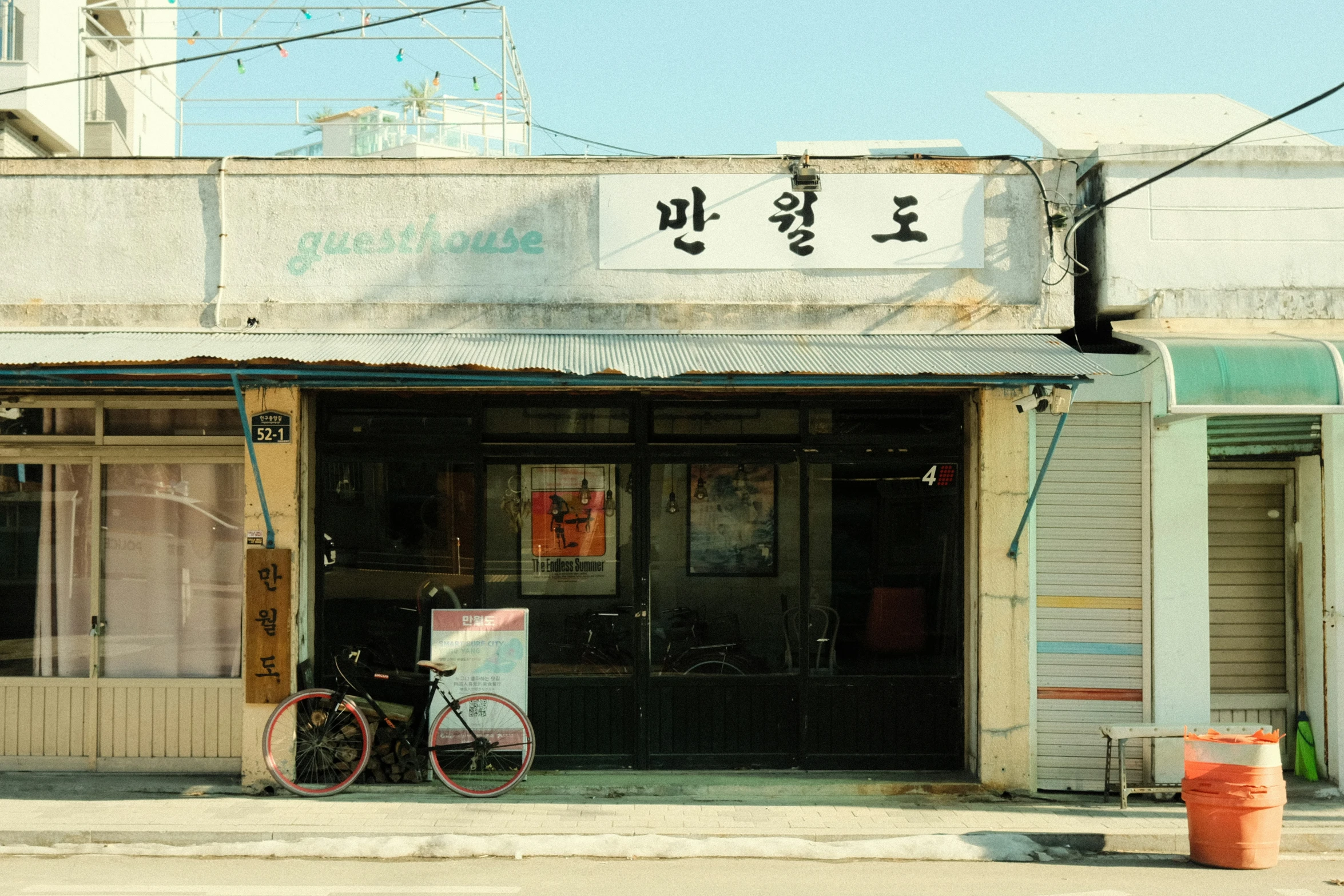 a bicycle is sitting outside of a building with asian writing