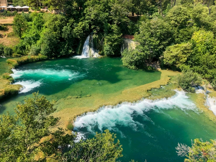 the blue and green colors are reflecting the water in the lake