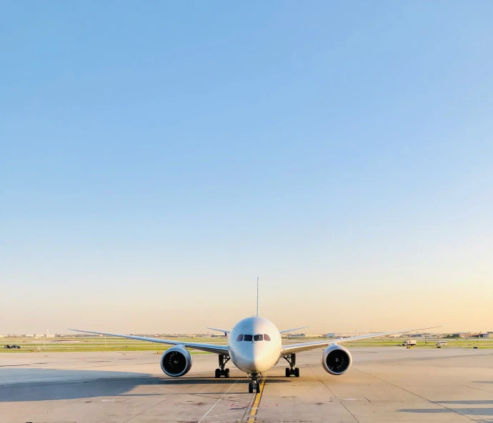 there is a airplane sitting on the tarmac