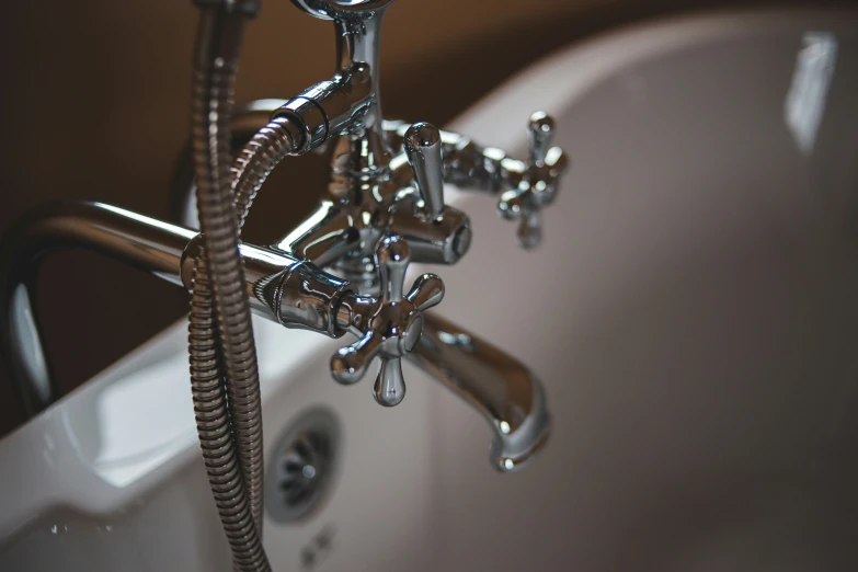 water running from the spigot into the bathtub