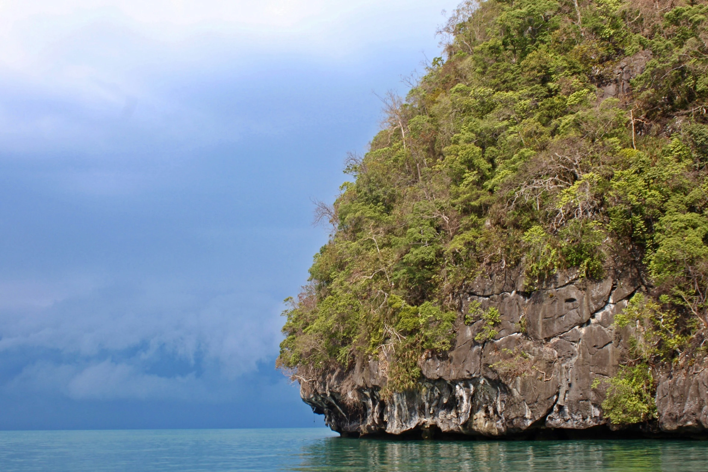 a small boat is sailing close to an island