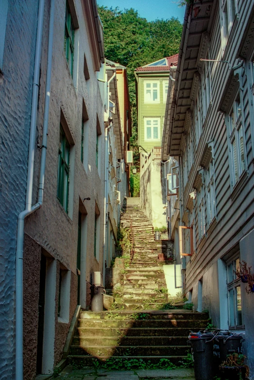 the steps leading up into an alley on a steeply slope