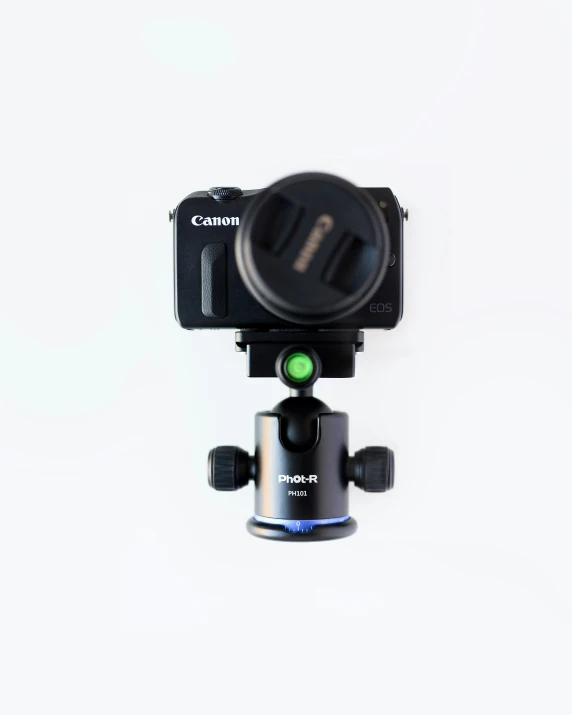 a camera lens that has an external flash attached to it