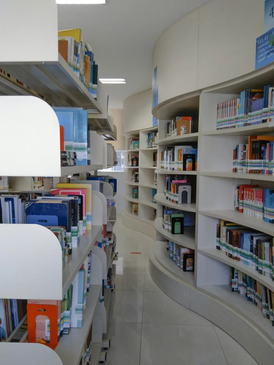 the aisle in a liry with book cases