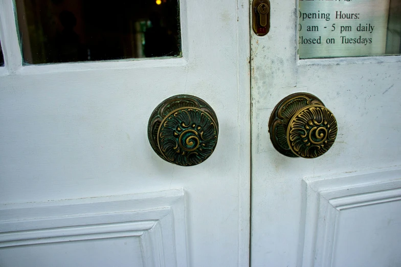 a door with two door s on it and a sign stating a closed house