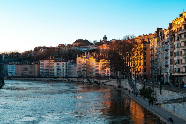 a body of water near buildings on a hill side