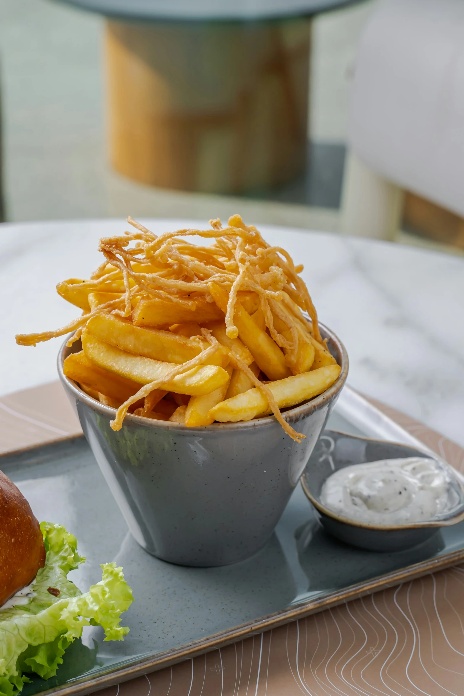 a plate that has some fries on it