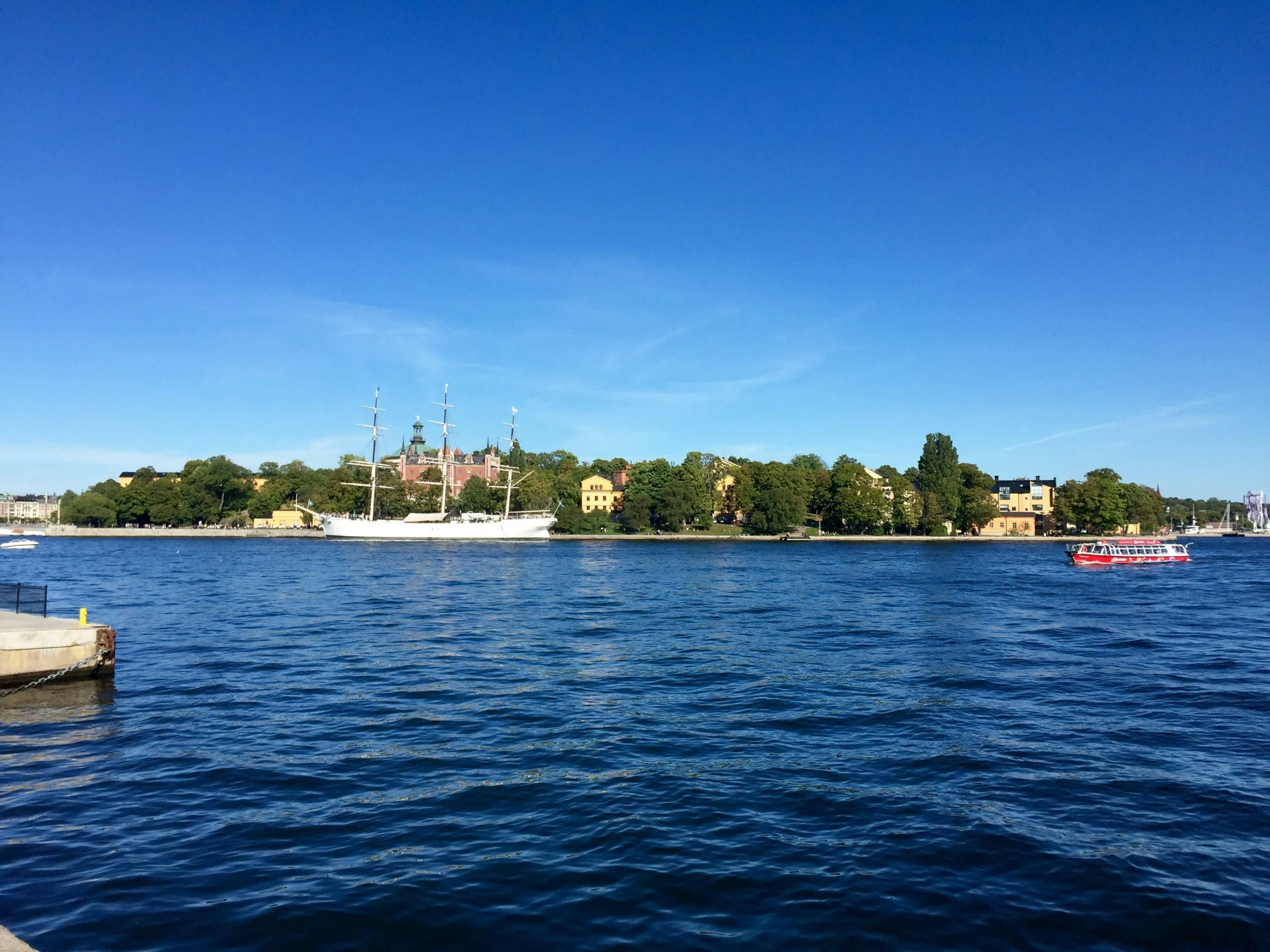 a boat is in the water near a small island