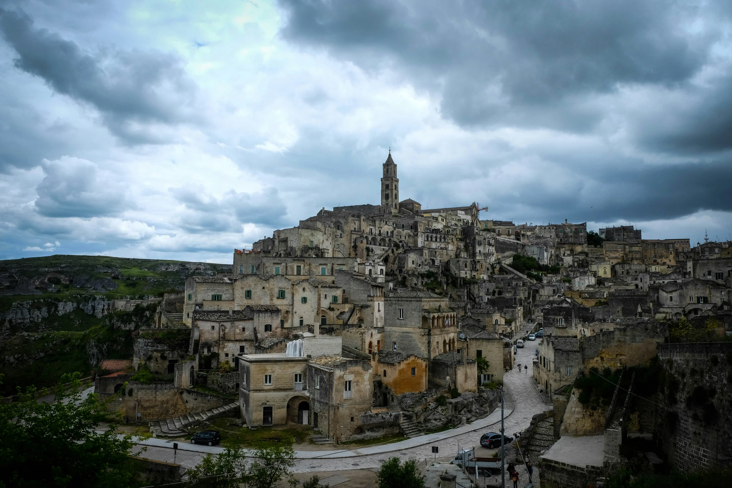 a very large city with some buildings in it