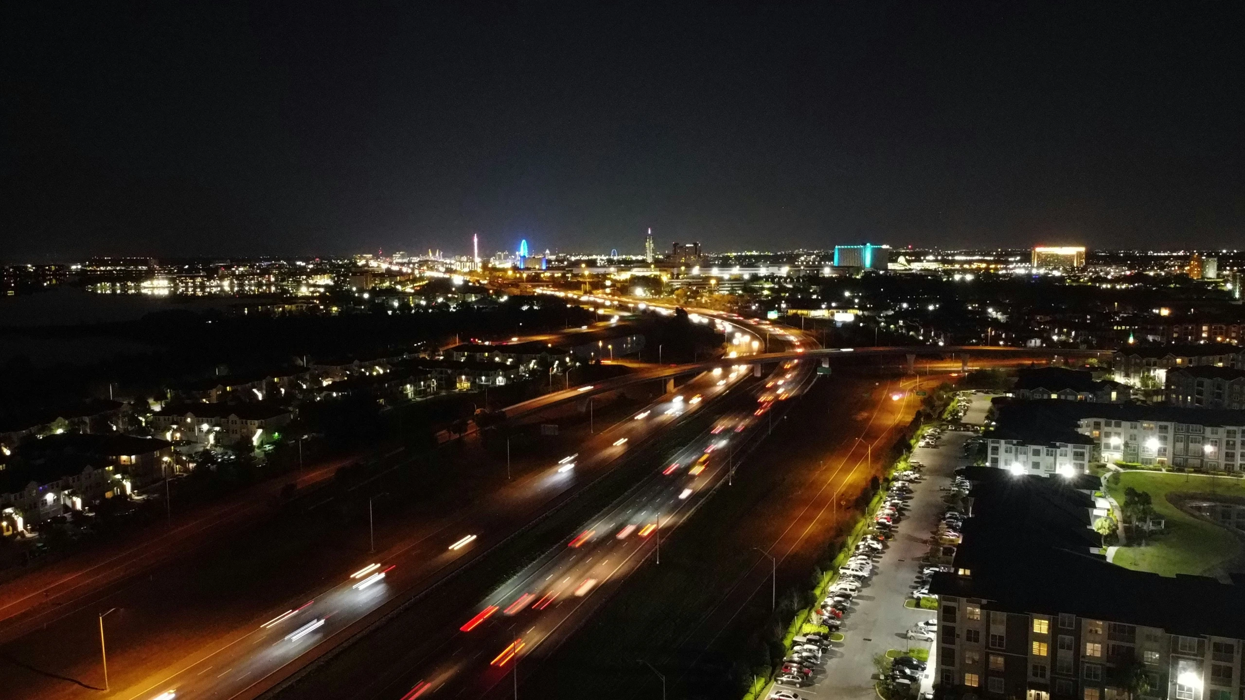 a city street filled with traffic at night