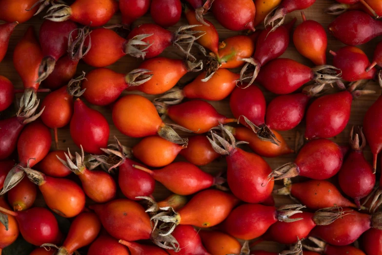 a large batch of apples and oranges are laid out