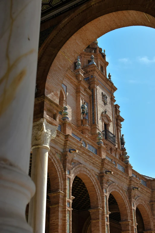 the building has many pillars around it