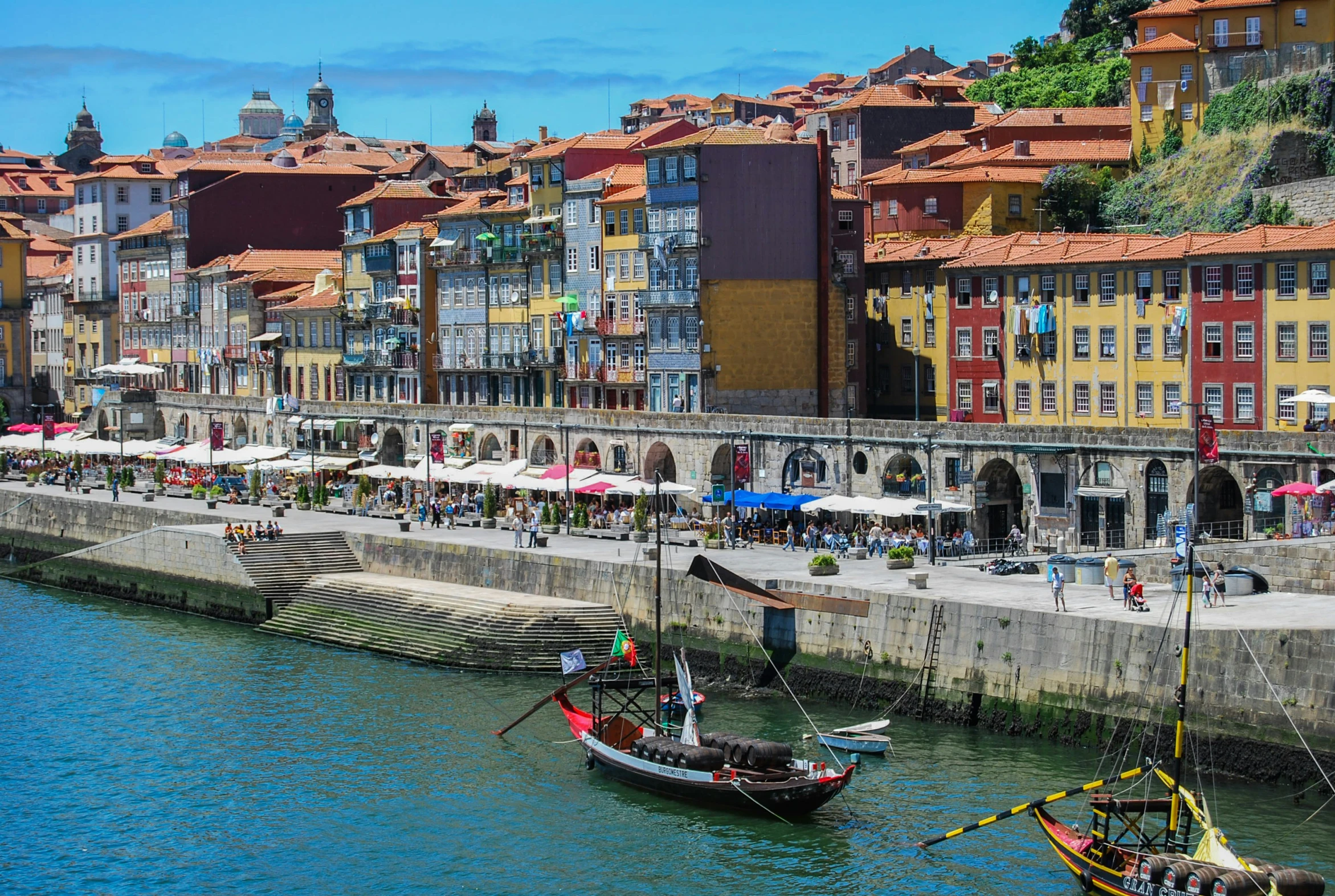 a harbor area with a bunch of boats docked on the side