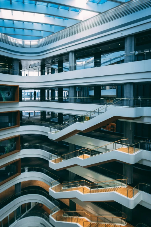 there is a building that has many floors and balconyes