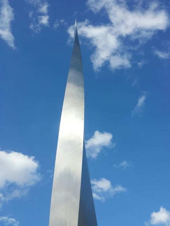 a very tall monument with a very clear sky behind it