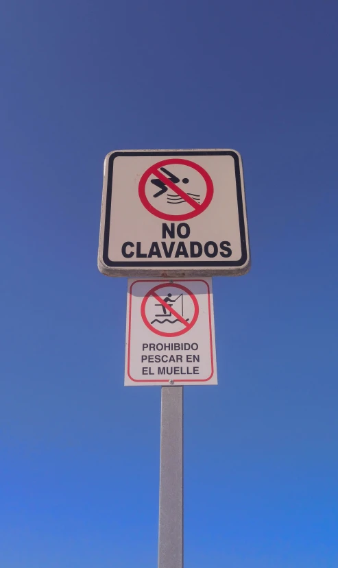 a street sign with no smoking and no cla