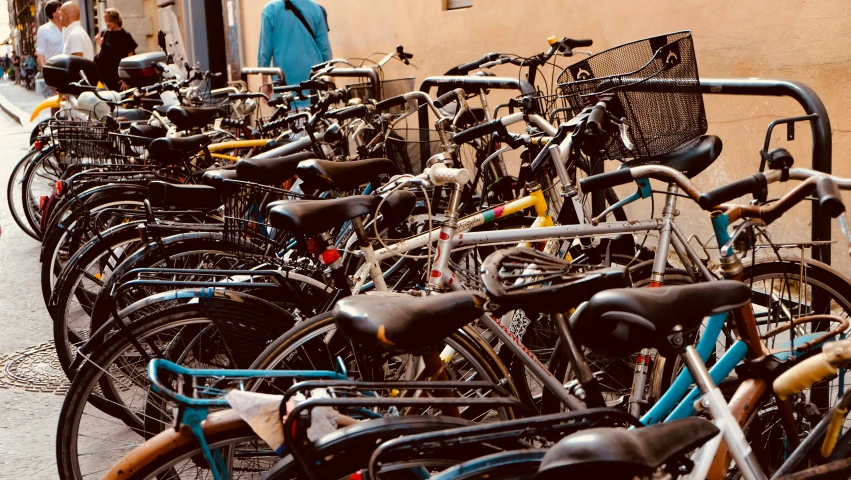 a row of bicycles parked next to each other on the sidewalk