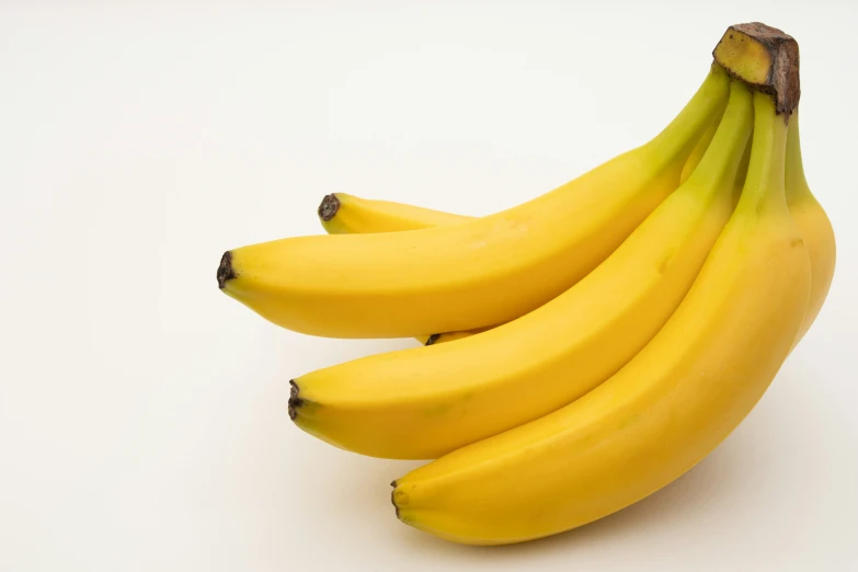 a bunch of ripe bananas is sitting on the table