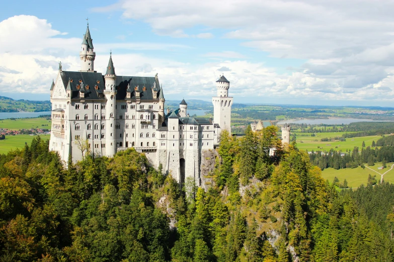 the white castle is surrounded by green trees