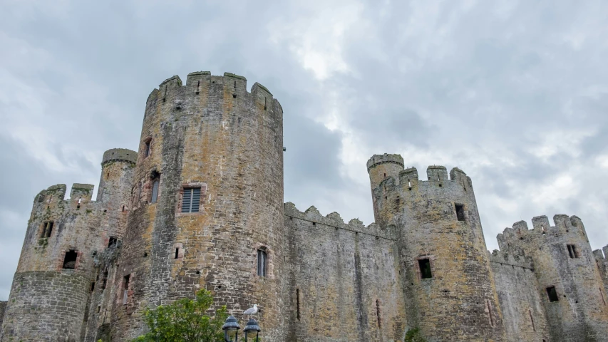 the tall brick castle is built on top of rocks