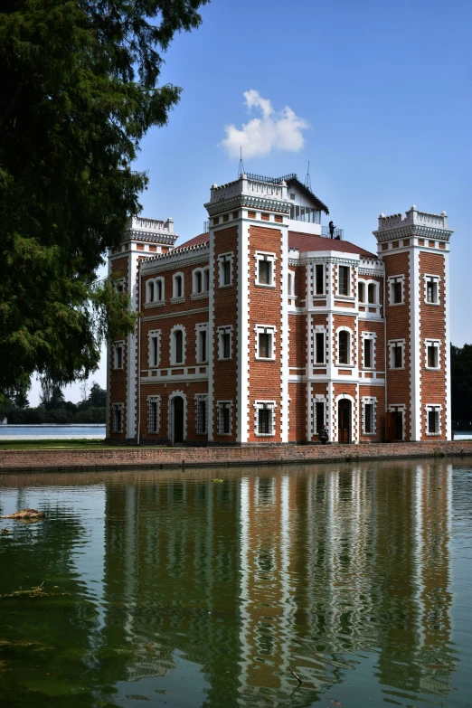 there is a very large red brick building with windows