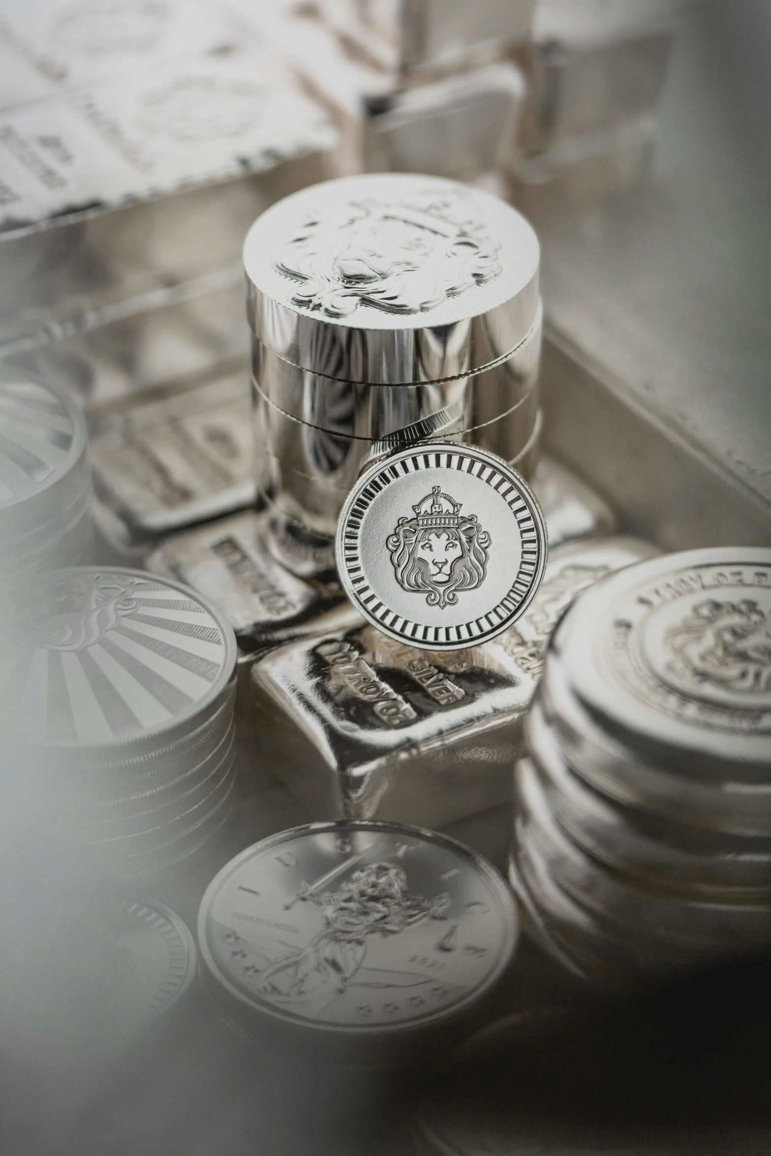a bunch of different silver objects that are on a counter