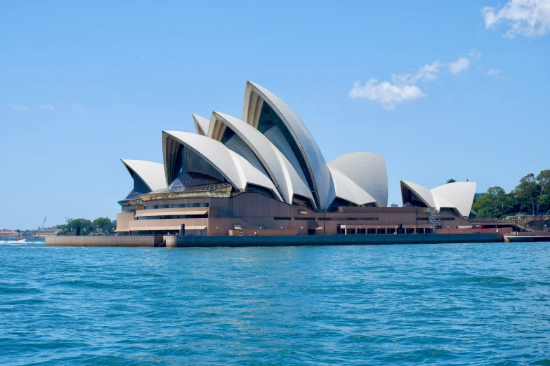 a picture of the opera house in sydney australia