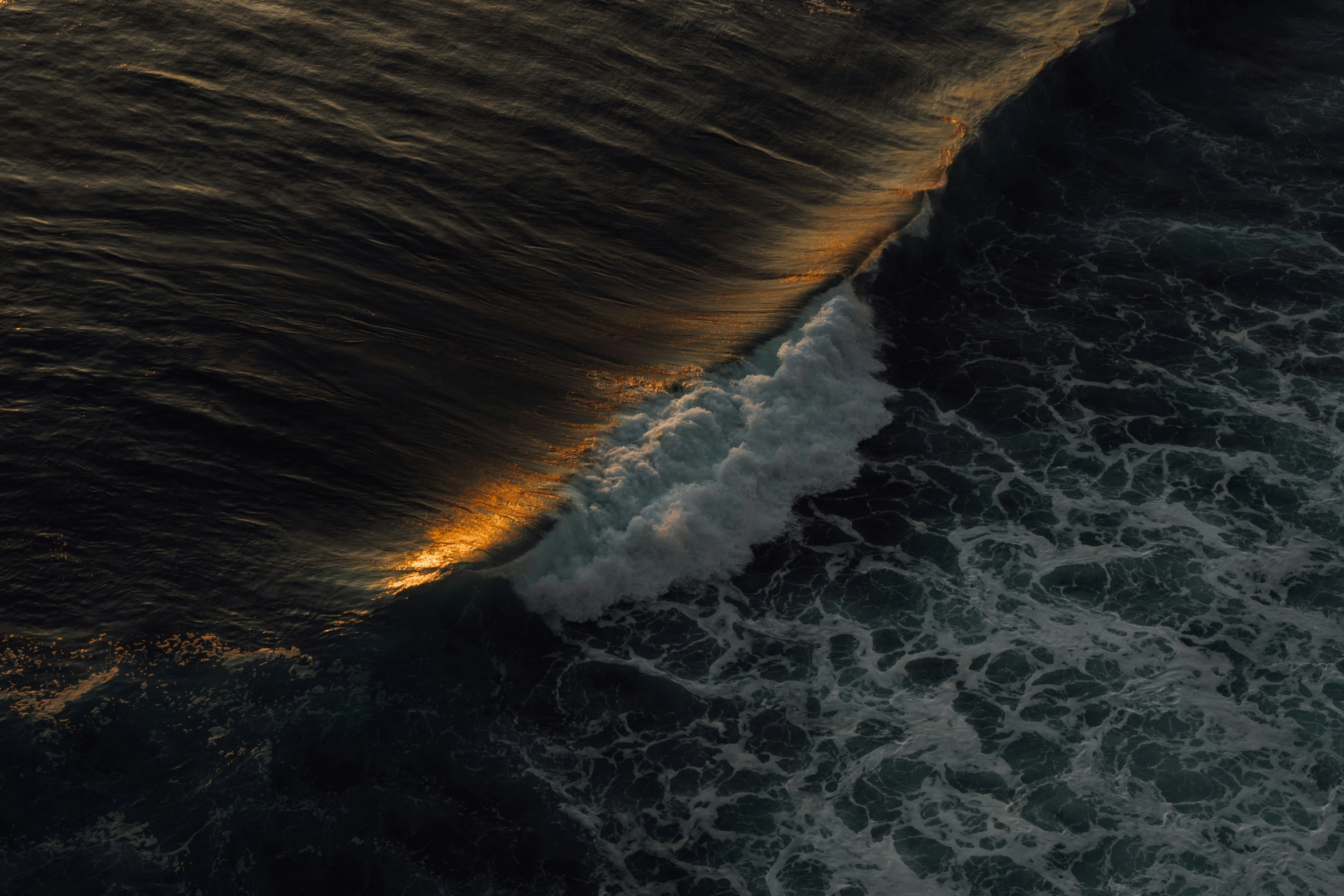 waves coming towards the shore near the sea