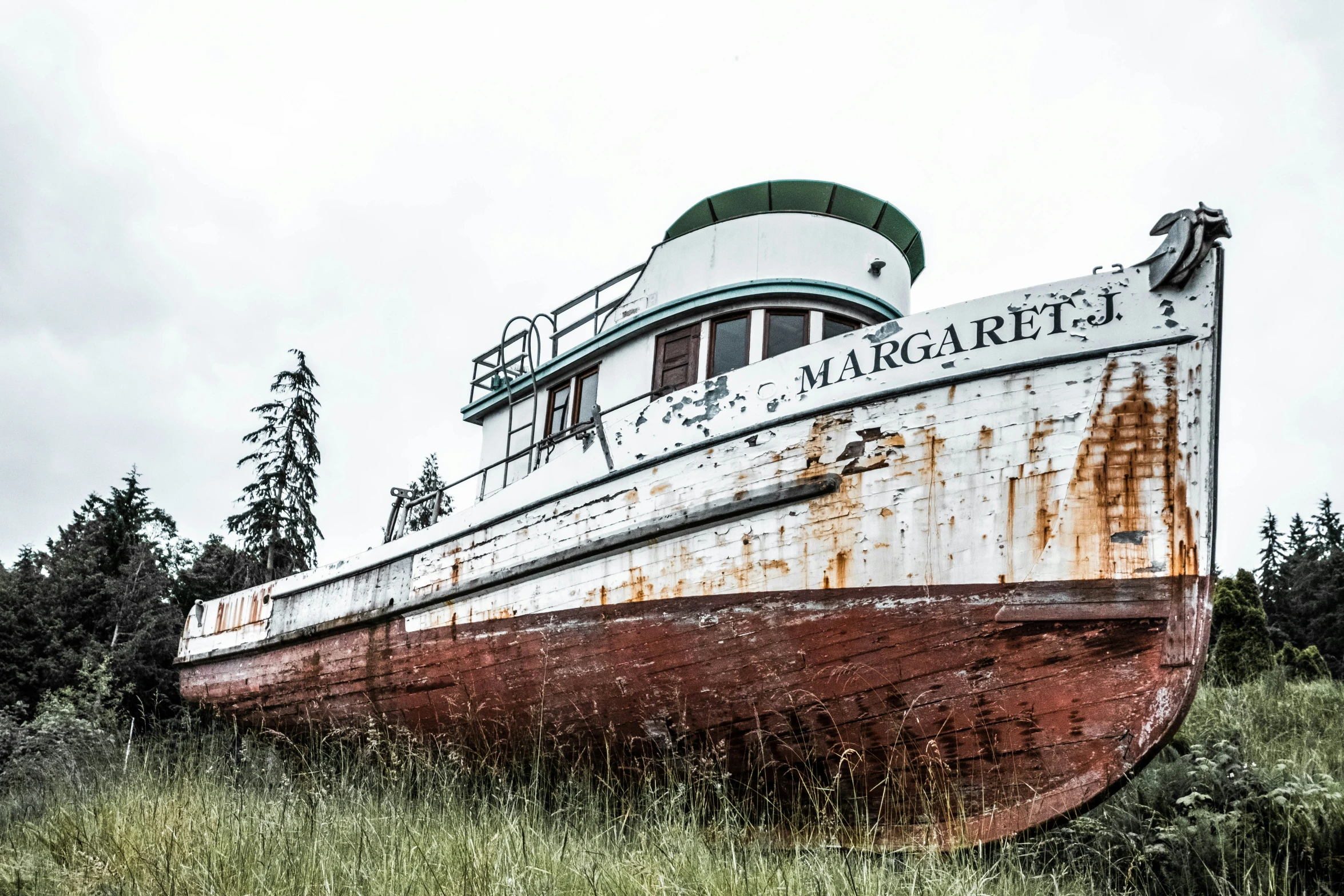 an old ship is shown on the grass