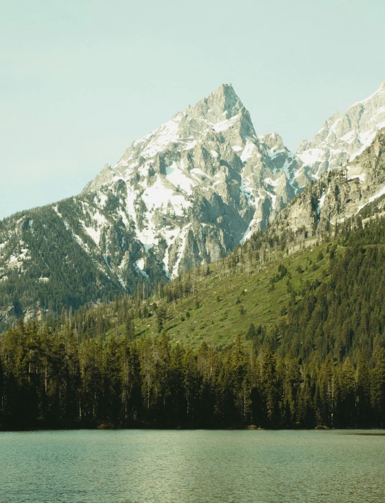 a po of mountains that are in the background