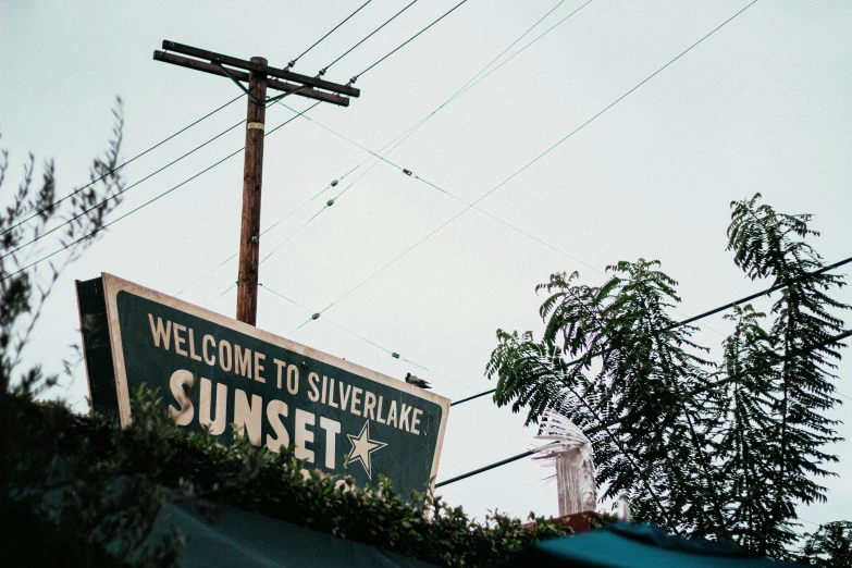 the welcome to sacramento sign is posted atop the roof of a house