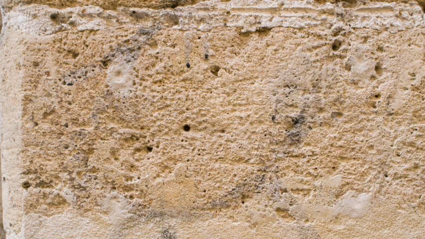 a street light is shown in front of a concrete wall