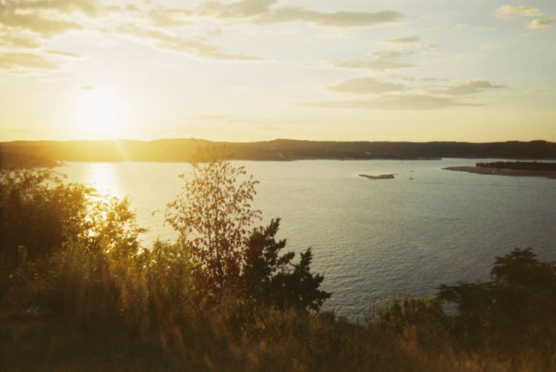 an image of the setting sun at the ocean