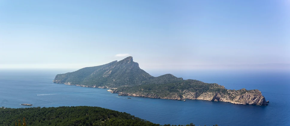 the island is nestled next to the ocean