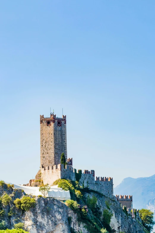 the castle is on the rock side of a cliff