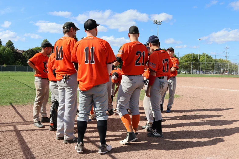 some baseball players are talking to each other