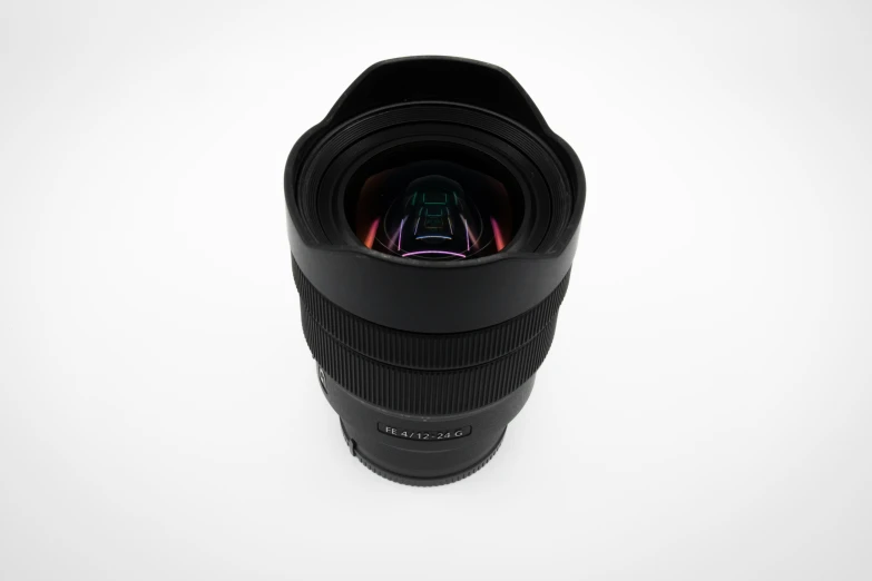 a canon lens s on a white background