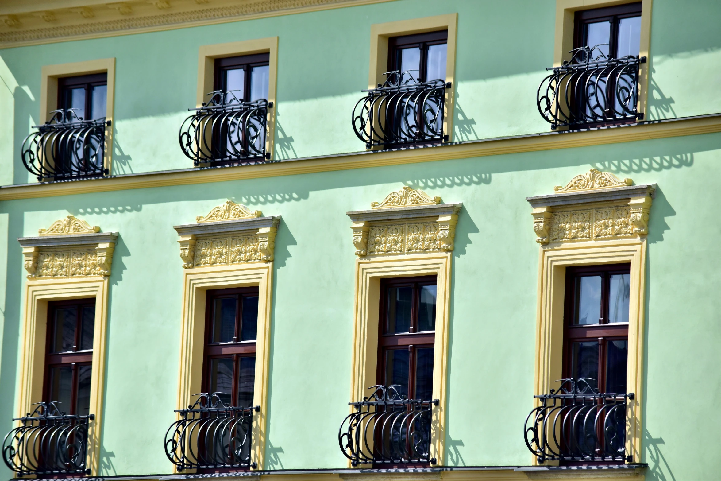 there are many windows on this building that have balconies