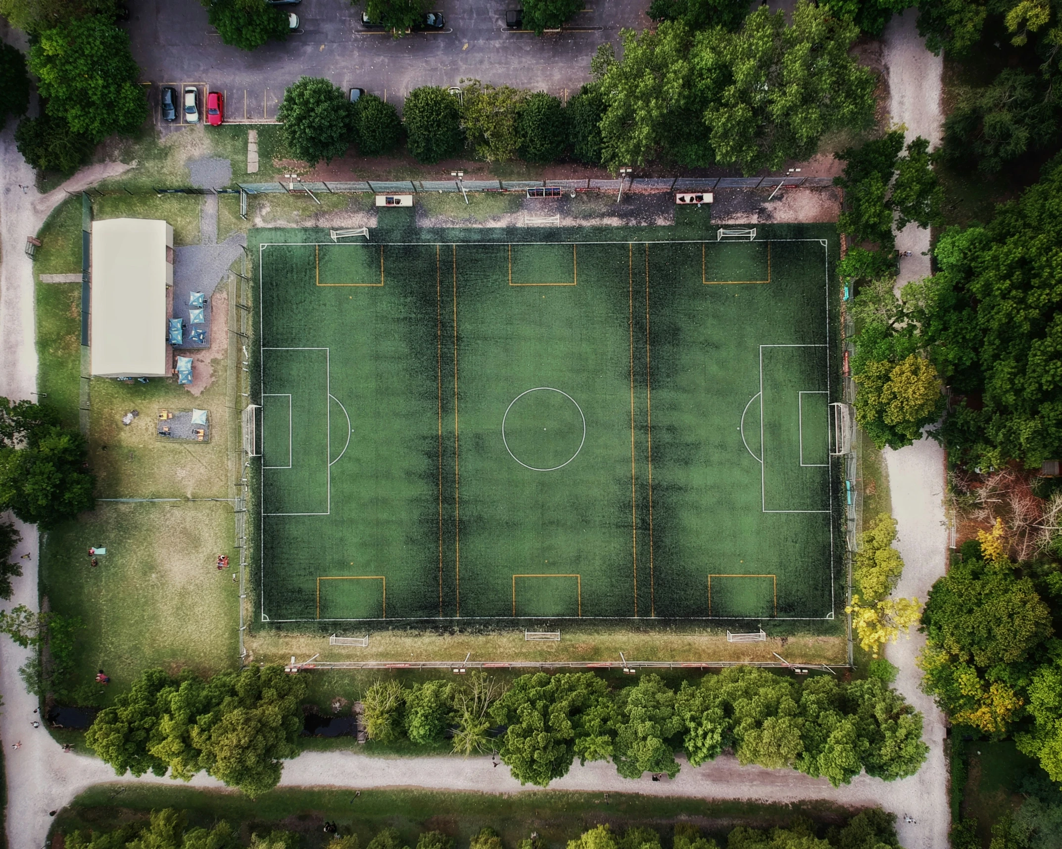 an aerial view of an empty tennis court