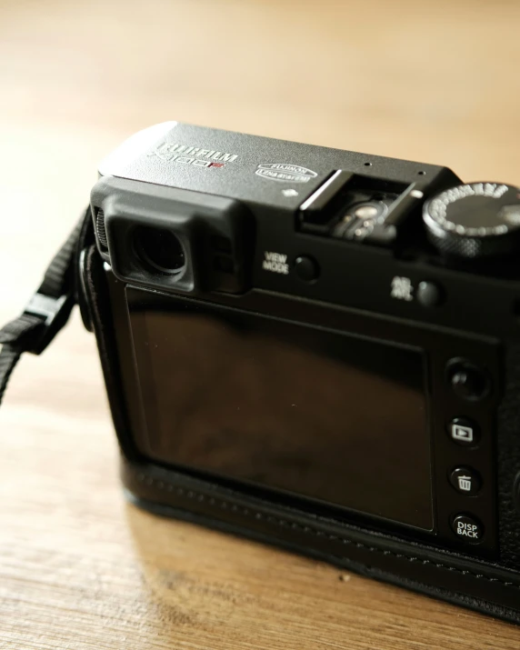 a view of an electronic camera that is sitting on a table