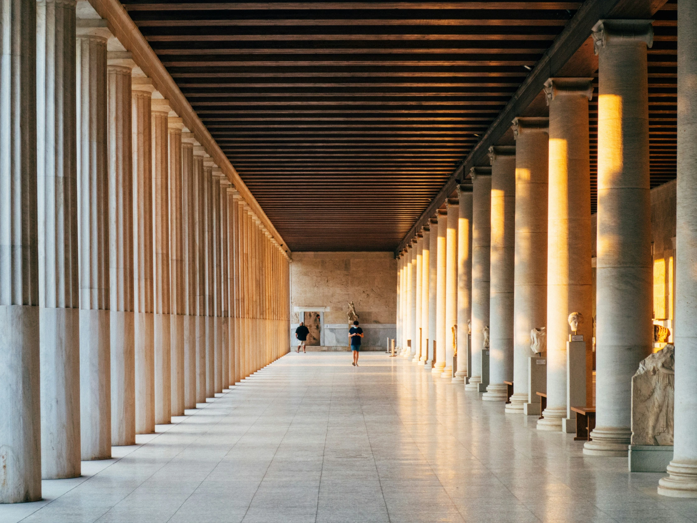 the room has many columns and some light on them